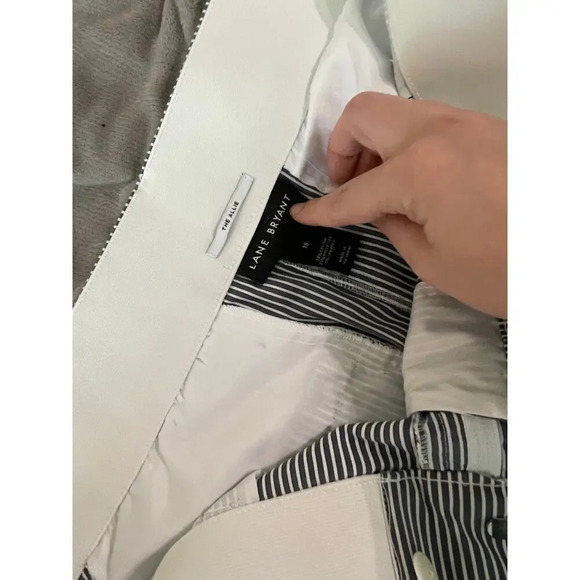 Lane Bryant The Allie SZ 18 Pants Pinstripe Capris Crop Ankle Blue/Gray & White - Picture 4 of 8